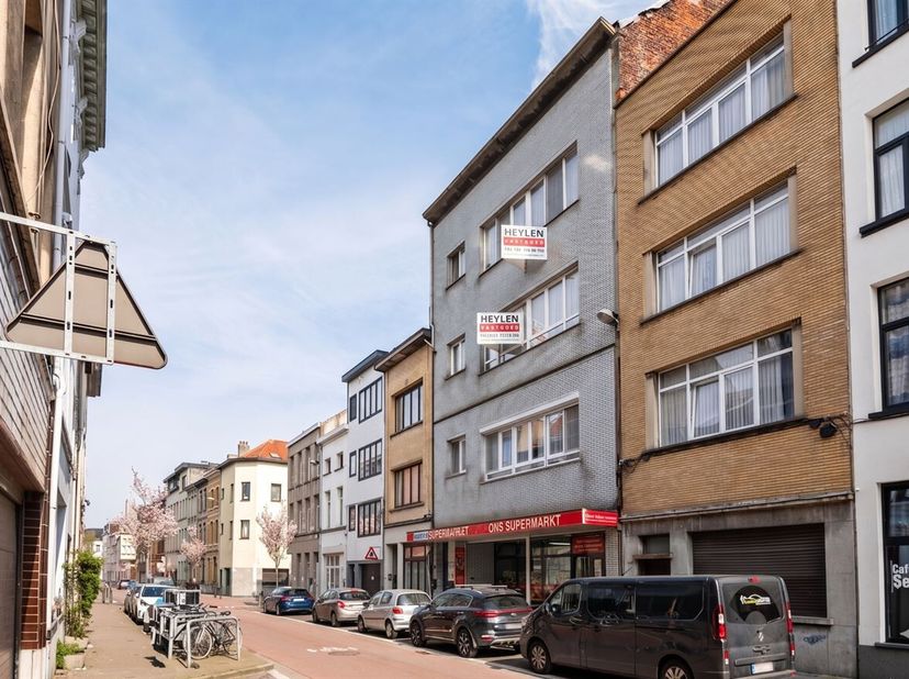 Gerenoveerd ruim appartement (105m²) voorzien van 3 slaapkamers in hartje Antwerpen<br />
 Ligging: Ontdek dit prachtig appartement in het centrum van