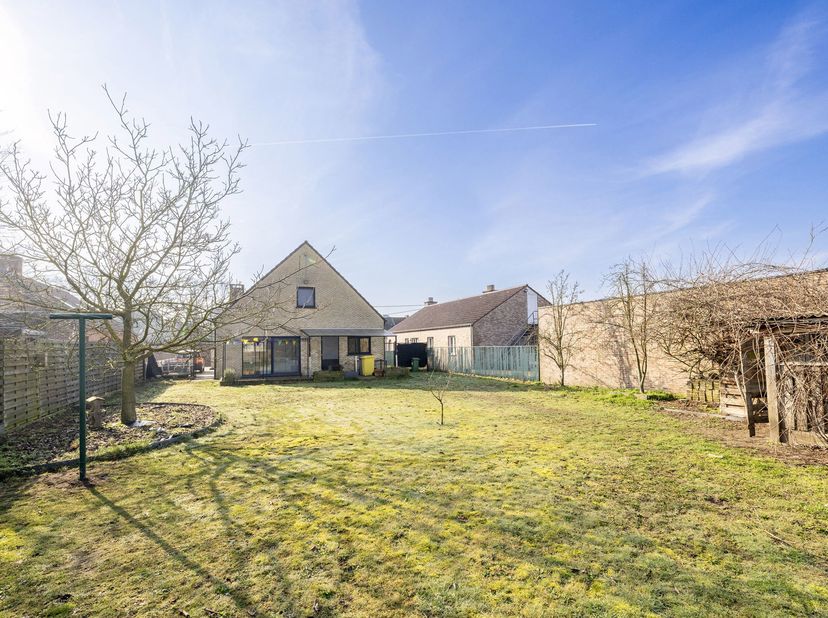 Welkom in deze uitzonderlijk energiezuinige en verrassend ruime woning in Balen, gelegen op een mooi perceel van 769 m² en bovendien dicht bij recreat