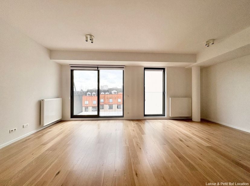 WOLUWE-SINT-LAMBERT, vlakbij Roodebeek en het openbaar vervoer. Prachtig nieuw appartement (2 slpk/1 badk) van 92 m² met terras en parkeerplaats. Gele