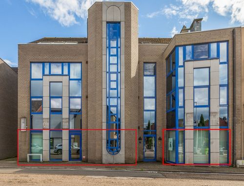                                         Complexe de bureaux à vendre à Neerpelt, € 433.000
