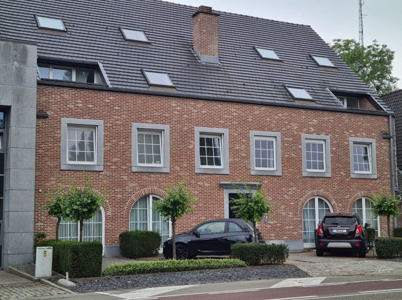 Heel mooi, netjes onderhouden 100m² huur appartement op wandelafstand van het centrum van Lanaken en op slechts 5km van het centrum van Maastricht met