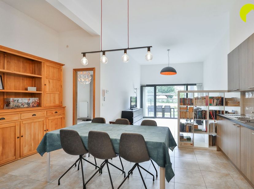 Gelegen in Deurne-Zuid tussen het Boekenbergpark en het Te Boelaarpark, vinden we  dit verzorgd en instapklaar appartement met Zuidgerichte tuin.<br /
