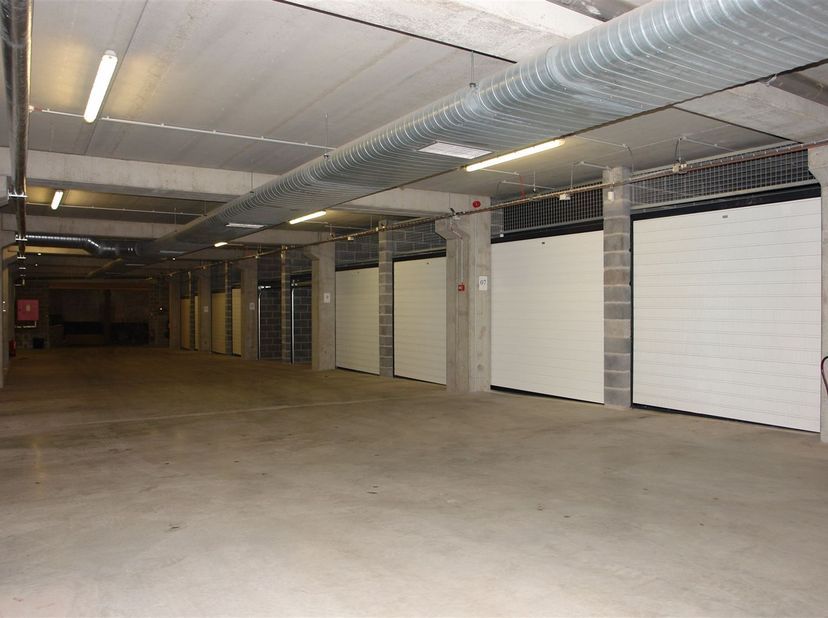 A VENDRE Un garage individuel situé au sein d'un complexe de parkings, boxes de garages. La résidence « PARKING AS POIS » se situe entre la Rue As Poi