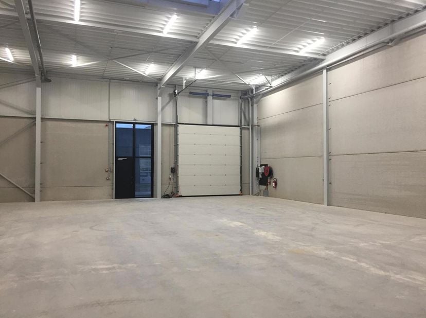 Nieuwbouw KMO park gelegen aan de Gouverneur Roppesingel 12 langs de Grote Ring van Hasselt.<br />
- 314m² kantoor op verdiep 1<br />
- 4 kmo units va
