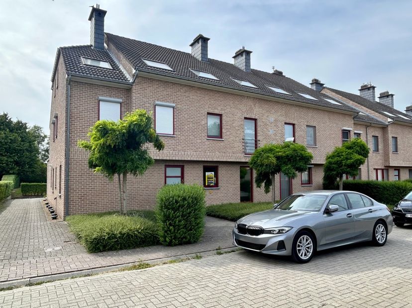 Op slechts enkele minuten van Leuven en de E314, en op wandelafstand van winkels, scholen en alle dagelijkse voorzieningen, bevindt zich dit verzorgd