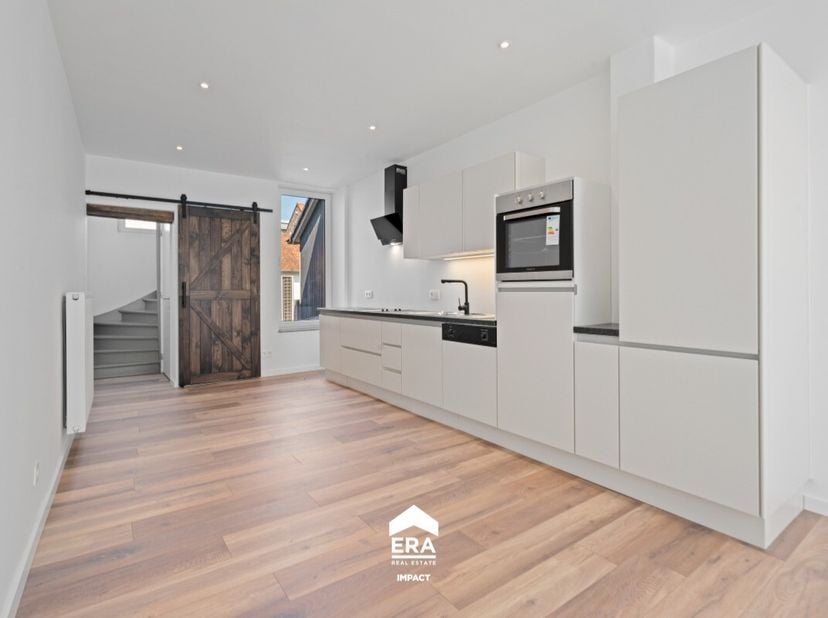 [[ DIT PAND NEEMT DEEL AAN DE ERA OPEN HUIZEN DAG OP 13/6 VAN 11:00 TOT 12:00 ]] Ben je op zoek naar een instapklare woning met karakter én een toplig