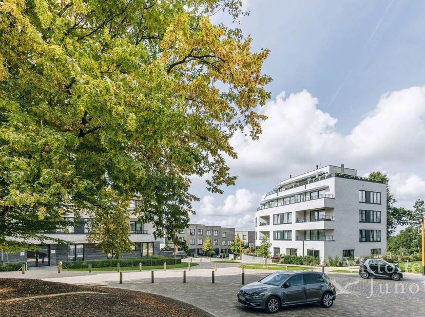 Le projet des appartements NEUFS "Les Promenades d'Uccle" se complète par ce nouvel immeuble Â CANOPEE Â joliment atypique. Victoire -JUNOT propose :<