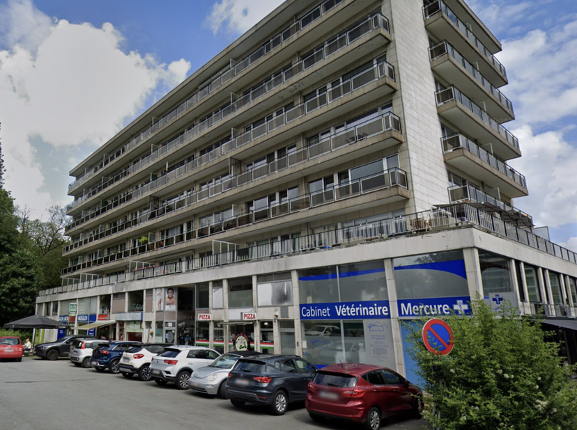 In de Henri Liebrechtlaan 74 bus 14 te Jette bevindt zich dit verzorgd appartement van ca. 60 m², gelegen op de tweede verdieping van een gebouw met l