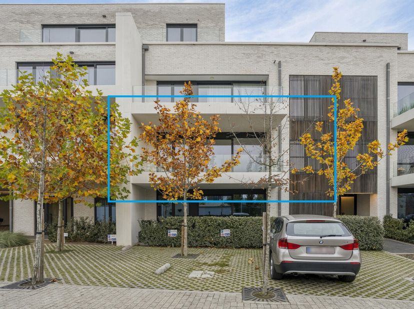 Op zoek naar een modern en energiezuinig appartement met prachtig terras in het hart van Ieper?<br />
Ontdek dit ruim en lichtrijk appartement met twe