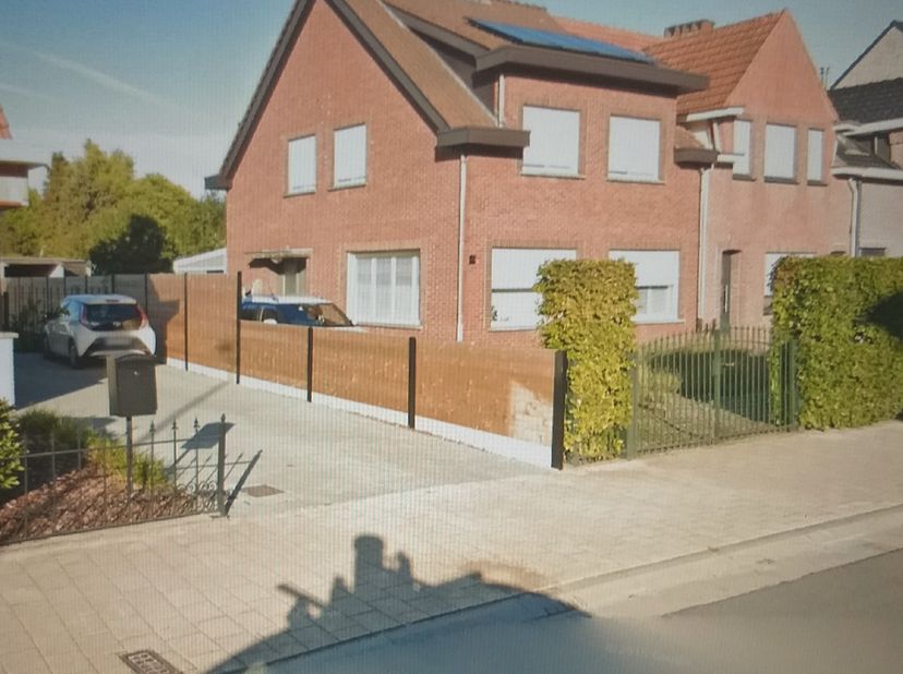 Een energiezuinige HOB met zonnepanelen, batterij en álle attesten conform op toplocatie te Kapellen!<br />
Beschrijving:<br />
Bent u op zoek naar ee