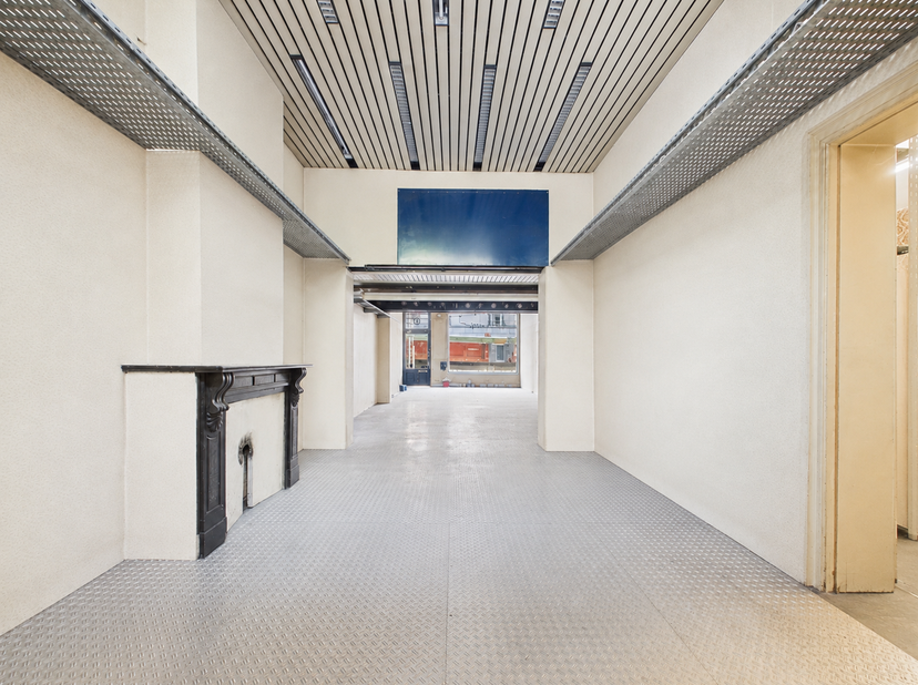 Ixelles – Flagey | Commerce ± 170 m²<br />
À proximité immédiate de la Place Flagey, découvrez cette surface commerciale d’environ 170 m² bénéficiant