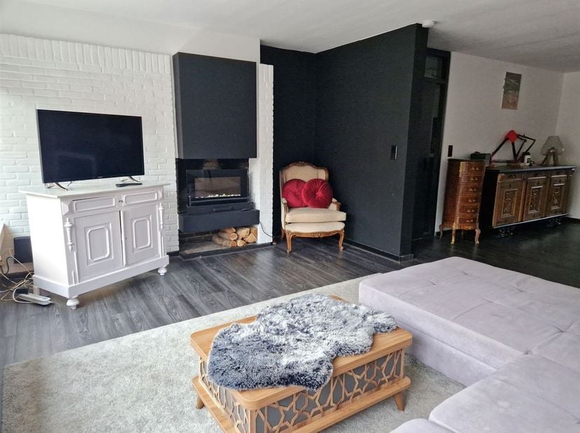 Gezellig 2-slaapkamerappartement met autostaanplaats in hartje Turnhout<br />
<br />
Ligging: Dit aangename appartement geniet een uitstekende liggi