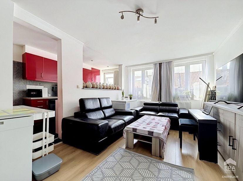 Beau duplex aménageable en 2 chambresSitué à seulement 10 minutes à pied de la place Dailly et du magnifique parc Josaphat, ce duplex se distingue par