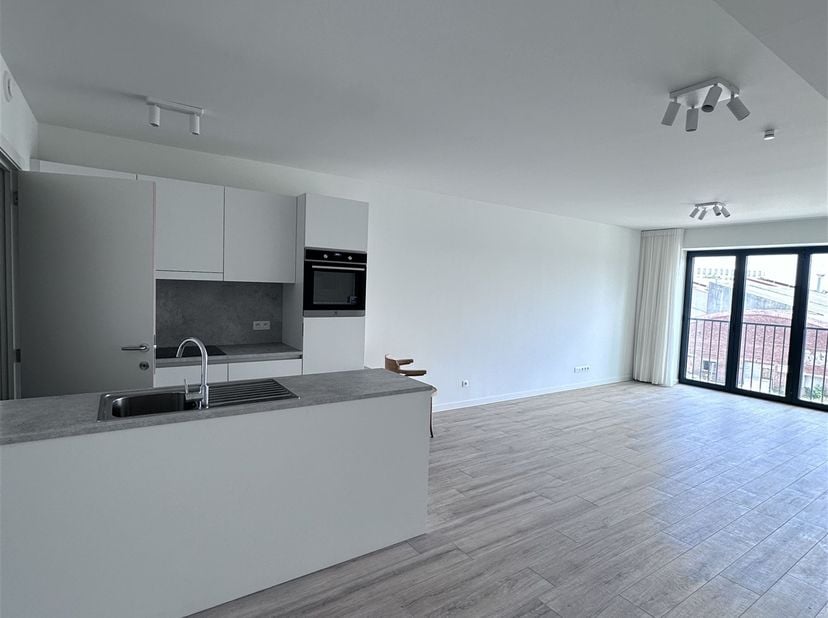 Appartement neuf (76 m²) avec 2 chambres et une terrasse à Anvers-Nord.<br />
<br />
En entrant dans le logement, on accède à un vaste espace de vie c