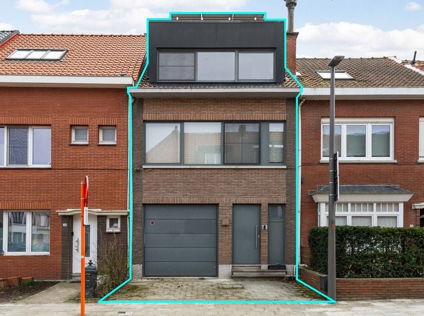Instapklare energiezuinige gezinswoning met 4 slaapkamers en zuid tuin<br />
Op een gegeerde locatie in de Sterrenlaan te Edegem, op wandelafstand van