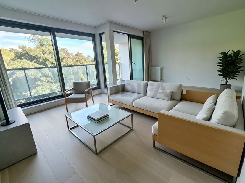 <br />
Appartement 2 chambres récent face au Cinquantenaire – PEB A – terrasse &amp;amp; parking<br />
Situation exceptionnelle dans le quartier européen,