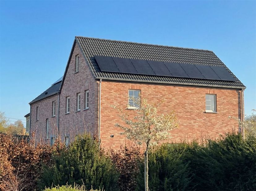 Villa neuve  PEB A (presque A+) | Implantée sur près de 20 ares avec vue bucolique et verdoyante, à quelques minutes de Louvain-la-Neuve, de sa gare R