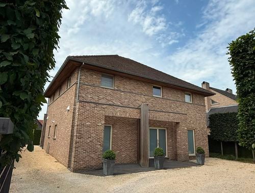                                         Villa te koop in Neeroeteren, € 749.500
