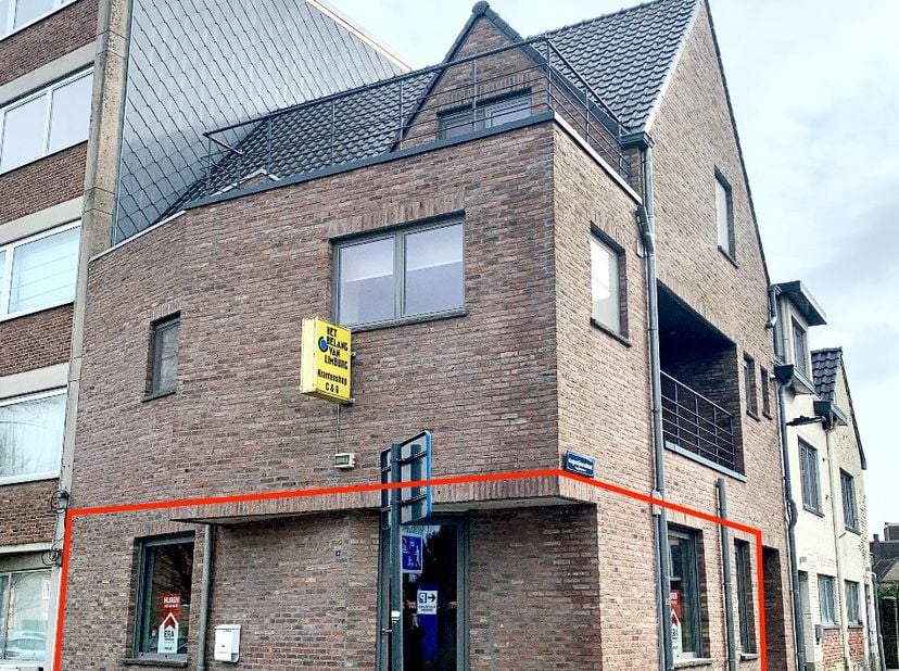 Bien professionnel à louer
                    à 3960 Bree