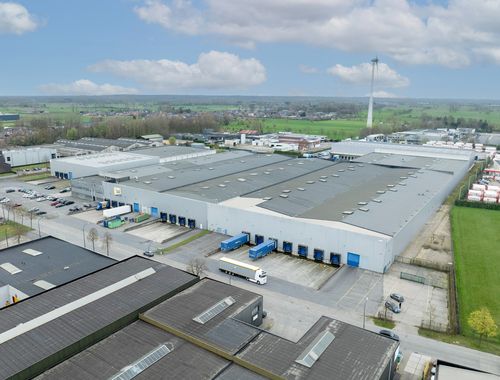                                         Entrepôt à louer à Zele, € 44.714
