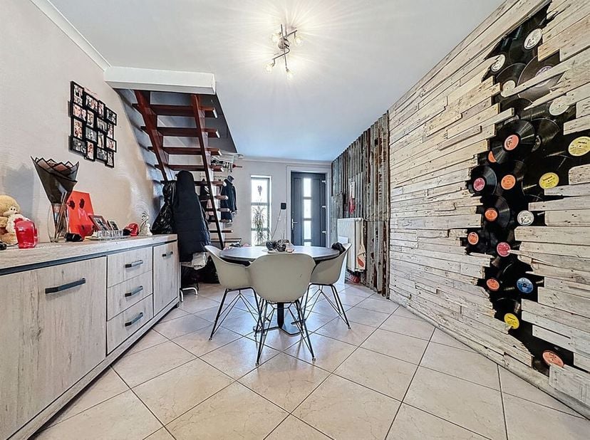 -SOUS-OPTION- PLUS DE VISITES Prix: Offre à partir de 160.000 euros, frais d'agence non inclus et à charge de l'acquéreur.<br />
Maison en bon état (a