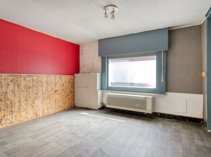 Op zoek naar een karaktervolle woning met heel wat mogelijkheden, pal in het centrum van Ledegem? Deze gezellige woning bevindt zich op een bijzonder