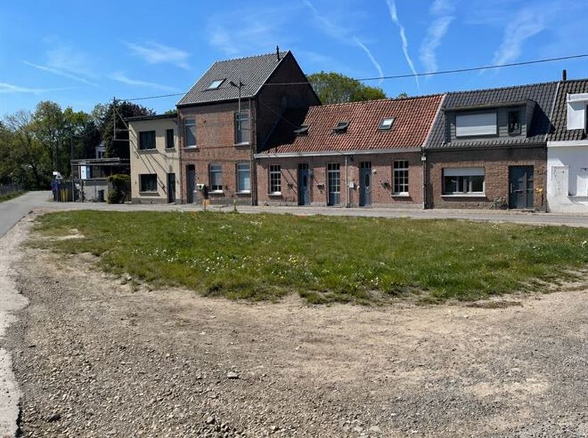 Terrain de +/- 400 m² à vendre à la frontière de Lier !<br />
Ce terrain est situé à deux pas du centre de Lier. Sa situation permet d'accéder facilem