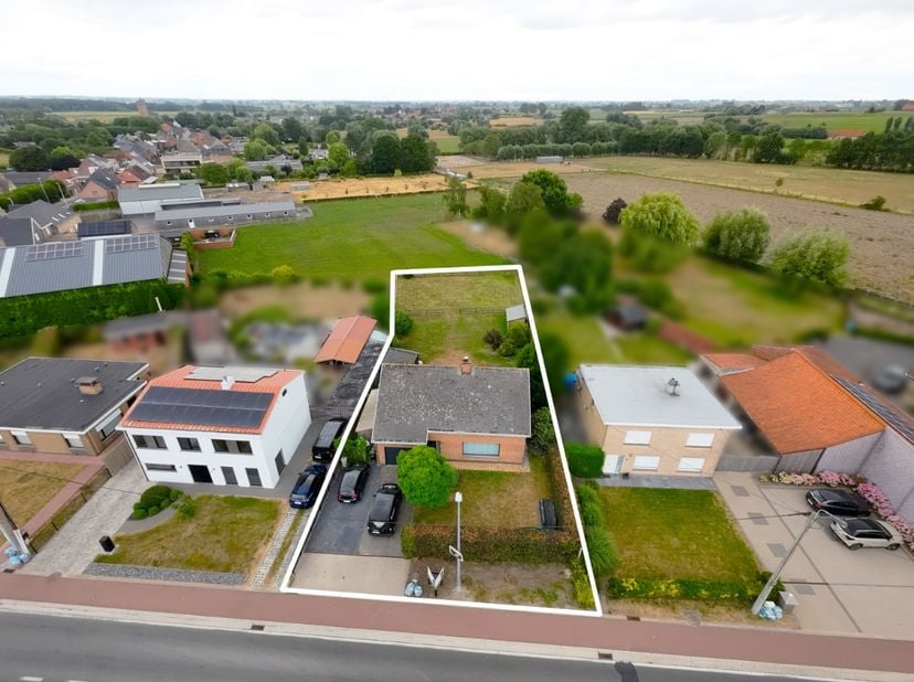 Bent u op zoek naar een ruime open bebouwing met&amp;nbsp;tal van mogelijkheden en een prachtig groen zicht? Dan is deze villa in Diksmuide beslist een be