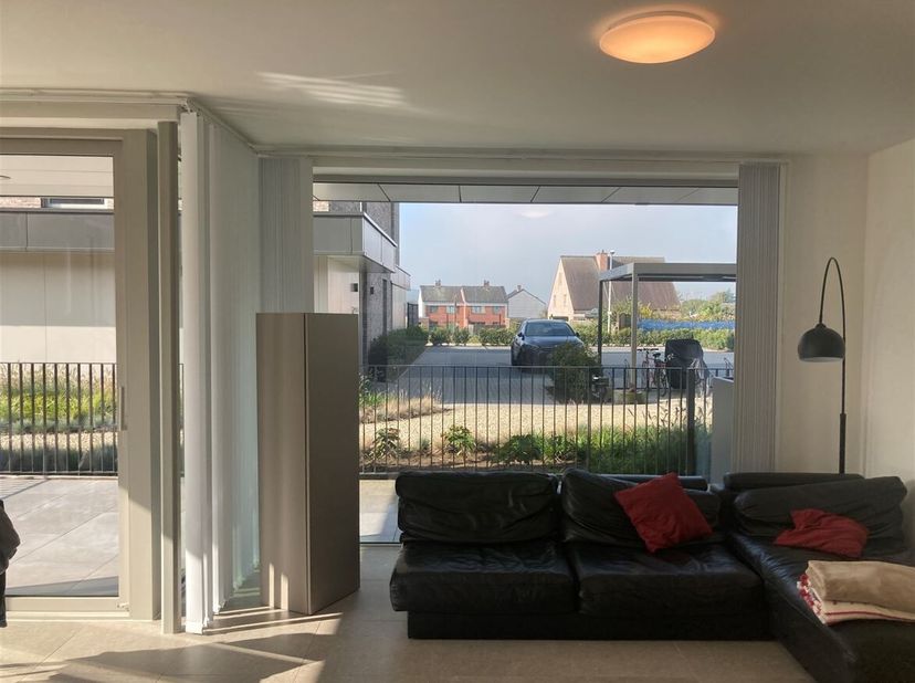 Magnifique appartement neuf de plain-pied avec terrasse ensoleillée et dépendances.<br />
Situation : très bien situé, au centre de Veerle-Laakdal. Ac