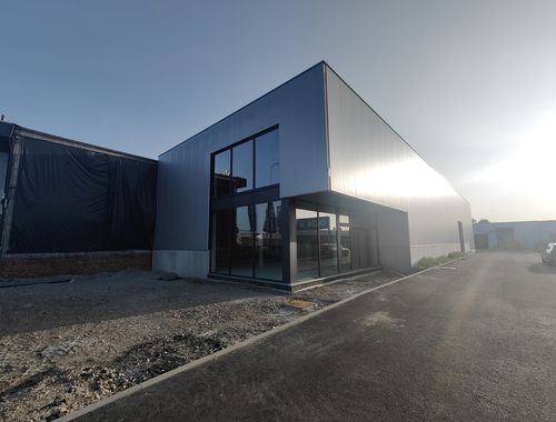                                         Bâtiment commercial à louer à Wilrijk, € 7.058
