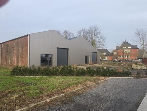                                         Magazijn met bureel te huur in Rumbeke, € 2.500
