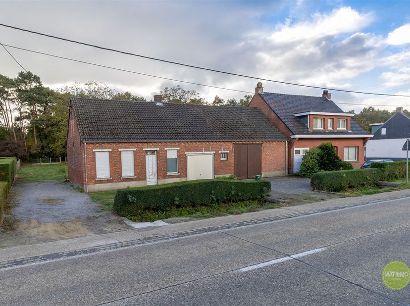 *** IN OPTIE ***<br />
<br />
Te renoveren langgevelhoeve met karakter in Balen. <br />
<br />
Dit pand ligt op een riant perceel van 1246 m² en b