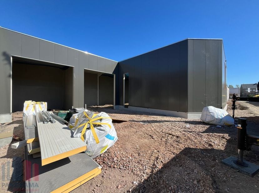 Nieuwbouw KMO-park bestaande uit 7 KMO-units te koop met oppervlaktes tussen 170 m² en 272 m².&amp;nbsp;De strategische ligging vlakbij de N46 zorgt voor