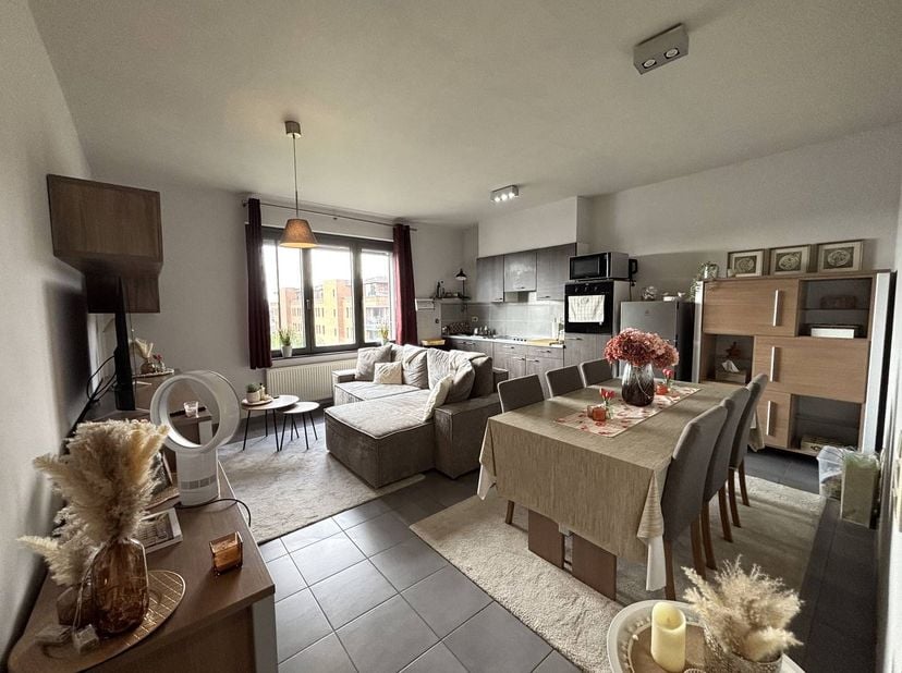 Bent u op zoek naar een appartement om te huren in Hasselt op een toplocatie? Dit lichtrijke appartement bevindt zich aan Quartier Bleu, één van de me