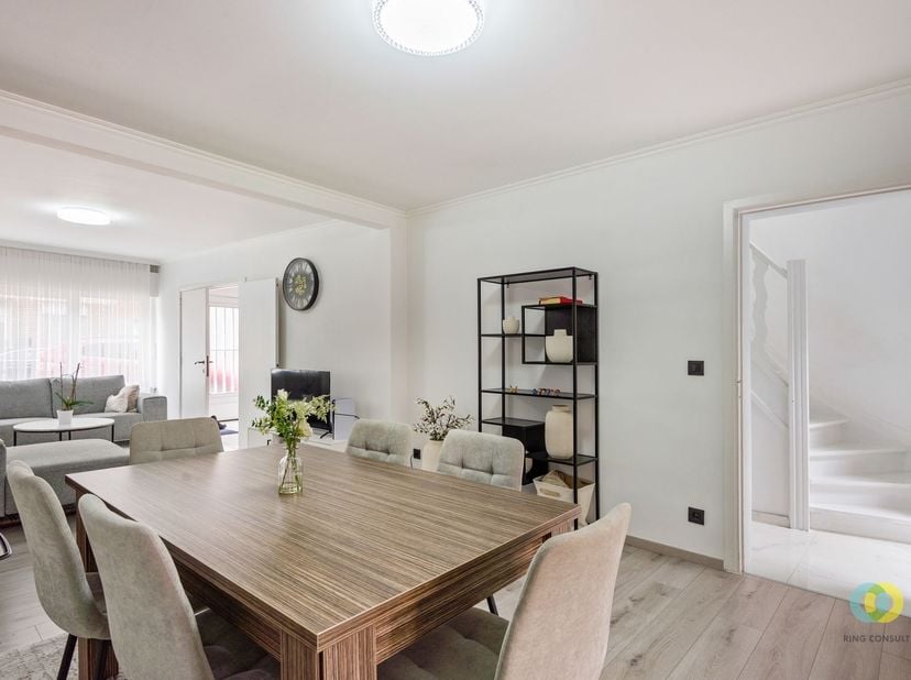 Ontdek deze charmante woning in Vilvoorde, ideaal gelegen met vlotte verbindingen naar de Ring, Grimbergen en het centrum van Vilvoorde, ook eenvoudig