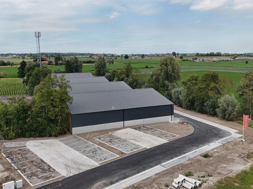 Op zoek naar een slimme investering of een nieuwe locatie voor je onderneming? <br />
Ontdek deze gloednieuwe KMO-units in Werken (Kortemark), strateg