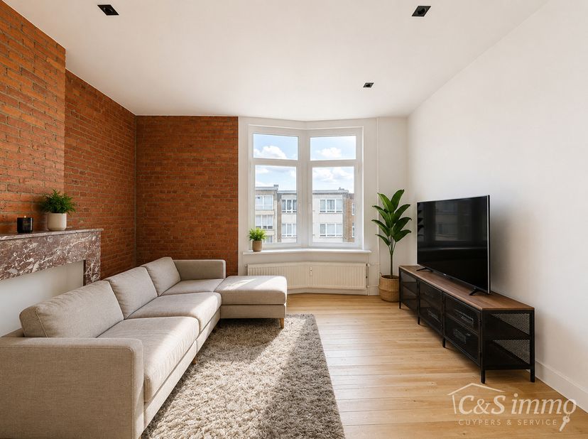 Appartement op wandelafstand van Te Boelaarpark in een kleinschalig gebouw met lift. <br />
Een ruime leefruimte is voorzien aan straatkant met aanslu