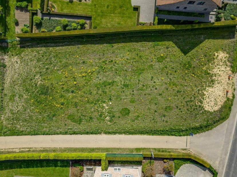 In de landelijke en gegeerde deelgemeente Rijkhoven bieden wij deze twee aantrekkelijke bouwgronden aan, rustig gelegen in de Bammestraat.<br />
De pe