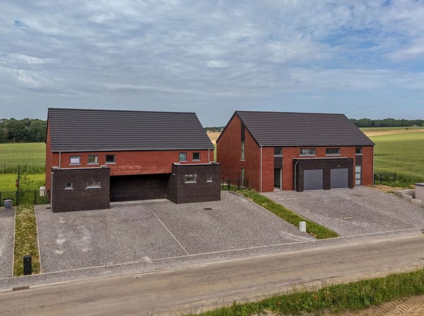 Il y a des maisons dans lesquelles on se projette dès les premiers instants.<br />
Située dans un environnement calme et verdoyant à Mettet, cette sup