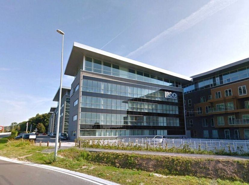 Alleenstaand kantoorgebouw gelegen in het Axxes Business Park, in het Guldensporenpark te Merelbeke-Melle.<br />
Het gebouw geniet van een uitstekende