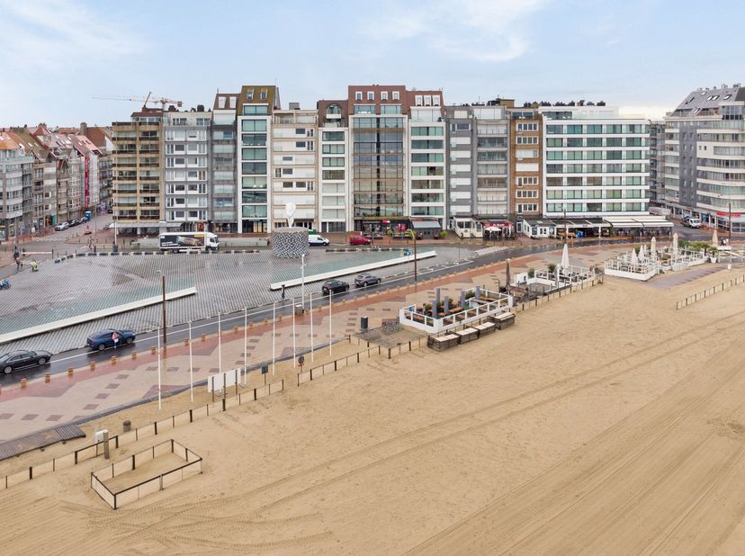 Appartement 1 chambre récemment rénové dans la résidence SAVARIN avec une vue imprenable sur la mer, la plage et la digue.<br />
Idéalement situé au p