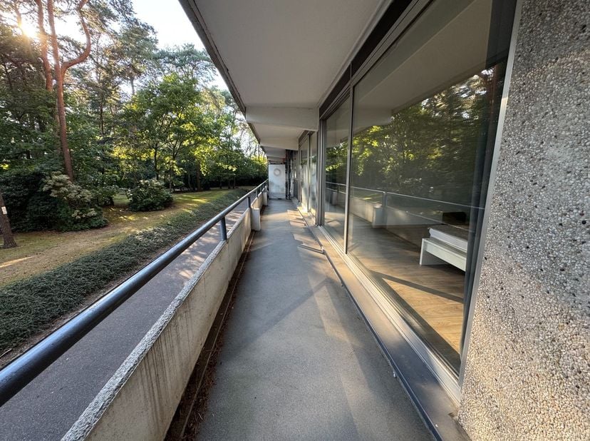 Lichtrijk en ruim appartement, met als eyecatcher de grootte van het terras. Residentie Karekiet is de ideale plek voor wie rust en ruimte zoekt in ee