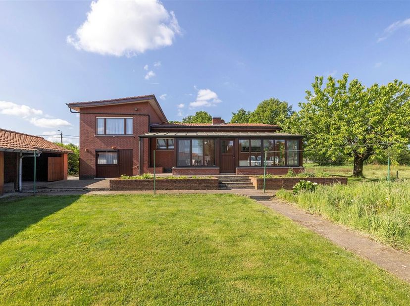 Modernisation d'un bâtiment ouvert dans une zone rurale à Geel.<br />
- Seuls les travaux d'entretien et de conservation sont autorisés.<br />
- Seuls