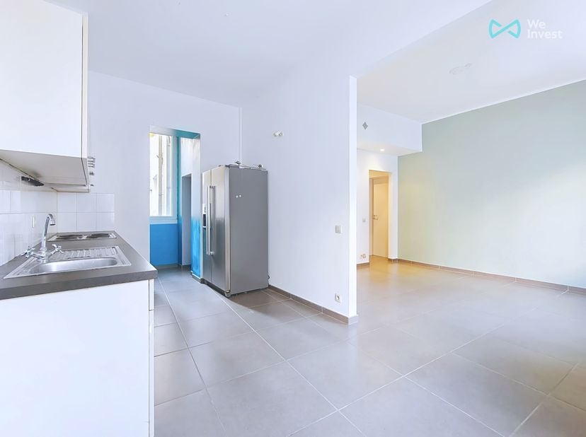 Kleine mede-eigendom zonder kosten, goed bereikbare buurt.<br />
Nieuw: in een kleine mede-eigendom met lage lasten, appartement met één slaapkamer in