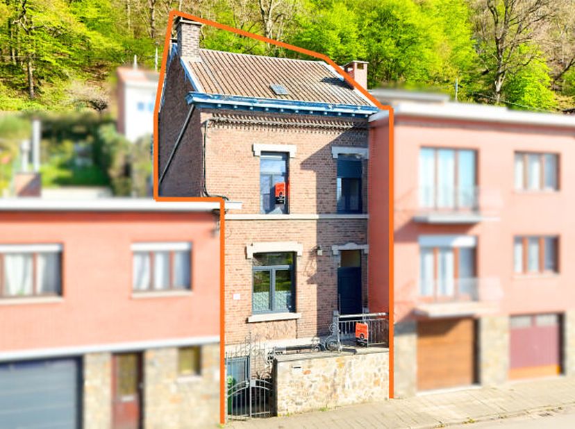 Maison mitoyenne (+/- 135 m² daprès PEB) 3/4 chambres, terrasse, idéalement située à Wandre, à proximité de toutes les commodités (axes routiers, comm