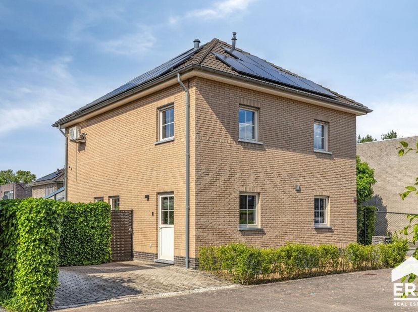 [[ DIT PAND NEEMT DEEL AAN DE ERA OPEN HUIZEN DAG OP 13/6 VAN 14:30 TOT 15:30 ]]Op zoek naar een verzorgde, instapklare woning op een rustige locatie?