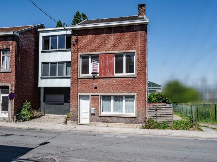 Bent u op zoek naar een woning met ruime volumes, uitbreidingsmogelijkheden en een praktische ligging? Dan is dit een unieke kans!<br />
EasyHome en S