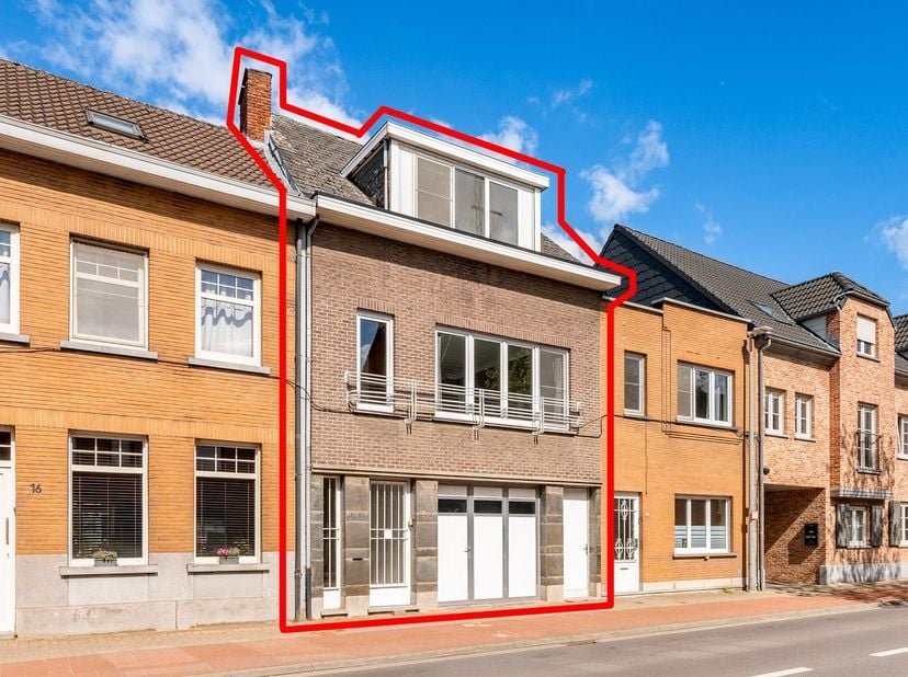 TE KOOP – Bel-étage woning op toplocatie in Berlaar.<br />
<br />
Gelegen aan de Misstraat 14 in Berlaar bevindt zich deze charmante bel-étage woning