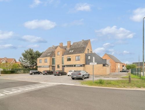                                         Handelsgelijkvloers te huur in Zonhoven, € 2.250
