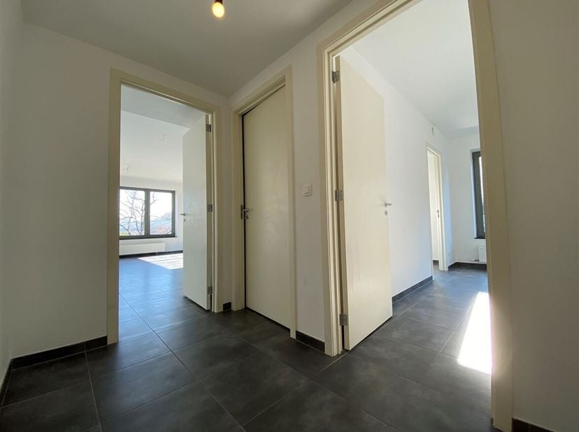Lichtrijk appartement met 1 slaapkamer, zonnig terras en fietsenstalling<br />
Op een rustige locatie bevindt zich dit verzorgd appartement op de twee
